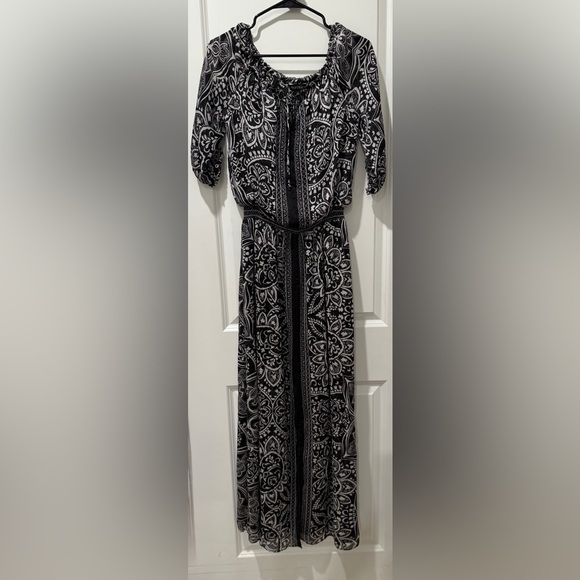 White House Black Market Dresses & Skirts - White House Black Market Monochrome Paisley Dress
